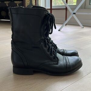 Classic combats - spring boots